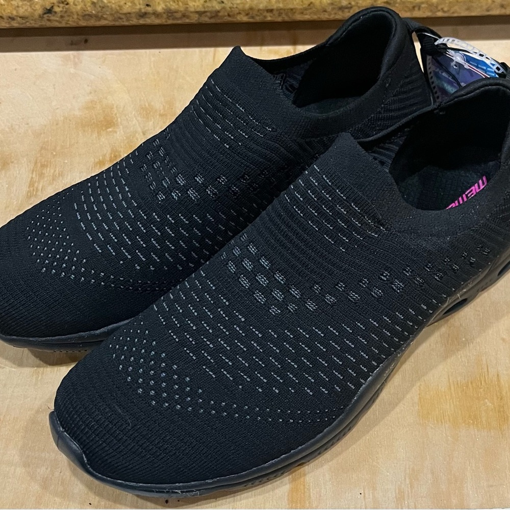 Skechers glide step memory foam shoes